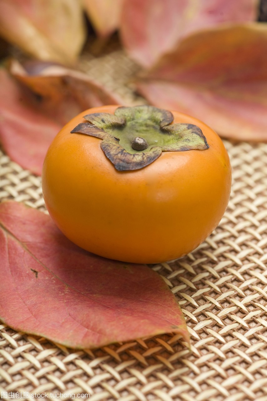leaf,autumn,fruit,indoor,fruits,fall,persimmons,nobody,persimmon,秋天,水果,室内,柿子,无人,叶子,瓜果